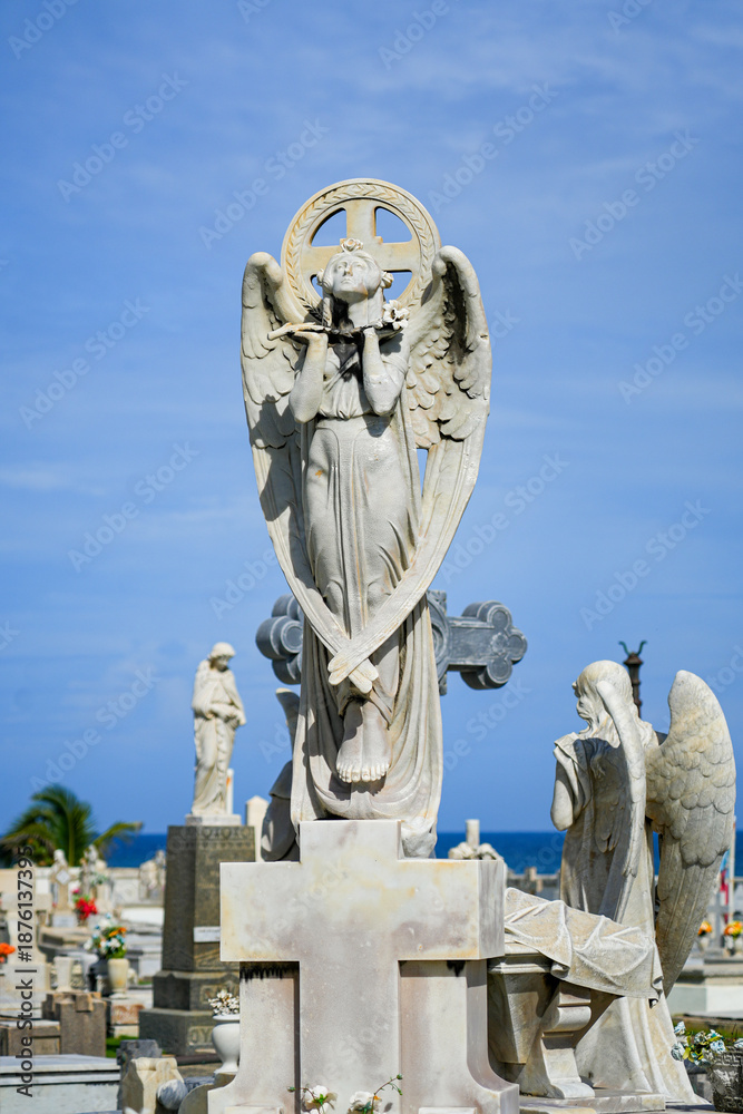Obraz premium Stunning marble angel statue on a historic family tomb in the Santa Maria Magdalena de Pazzis Cemetery in Old San Juan, Puerto Rico
