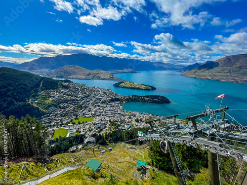 Quadro su tela Queenstown City Skyline by Lake Wakatipu, South Island New Zealand