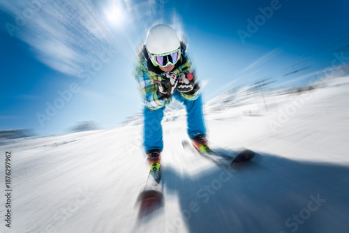 Skieur sur une piste de ski