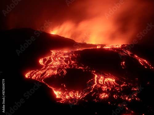 Fotografija Mount Etna, lava flow during volcanic eruption at night