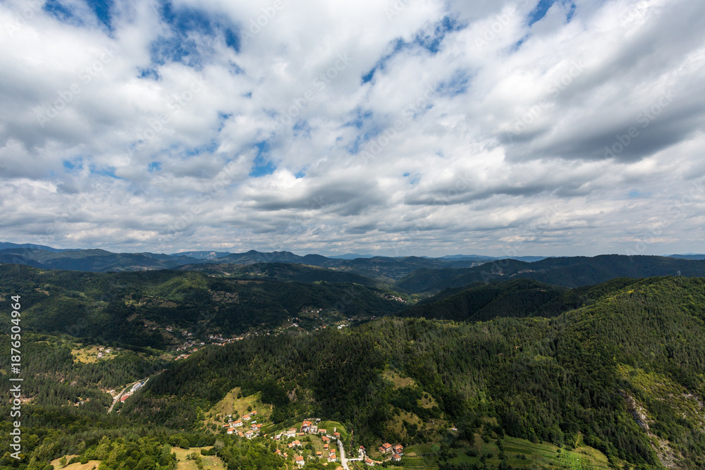 Naklejka premium Mountain and forest with dramatic cloudy sky