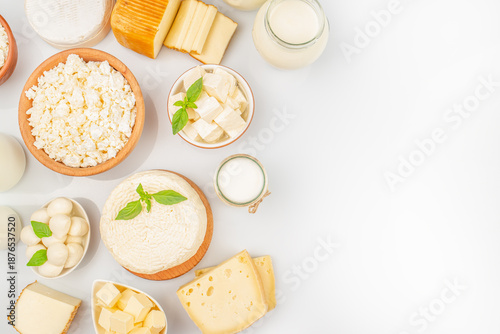 Foto Fresh dairy products assortment with cheese, milk, butter and mozzarella on whit