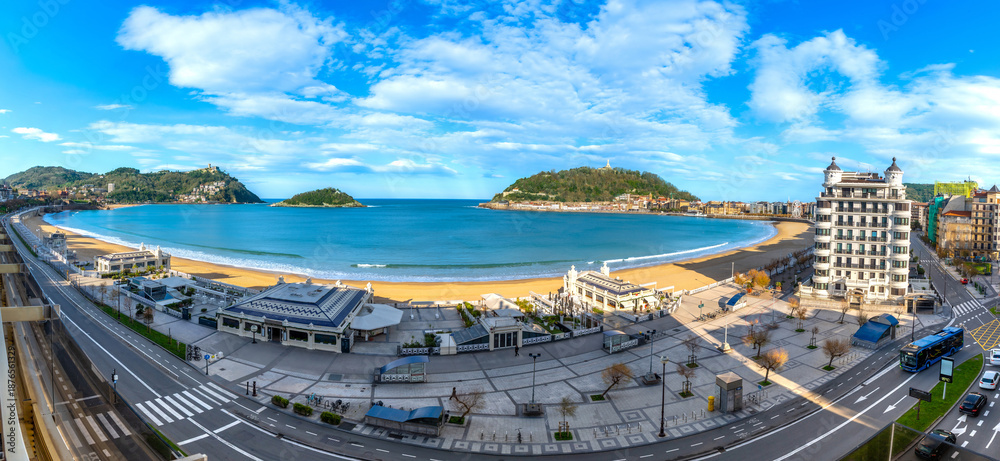 Obraz premium La concha bay san sebastian cityscape panorama