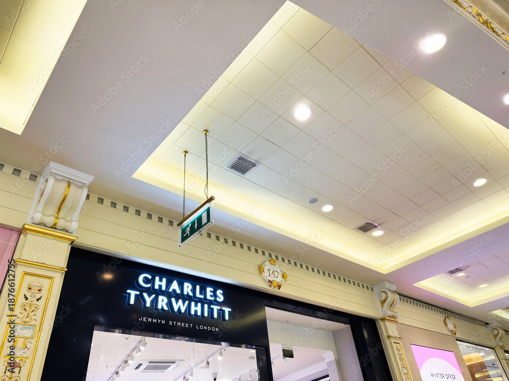 Naklejka premium Charles Tyrwhitt store interior in Manchester featuring bright ceiling lights and elegant decor