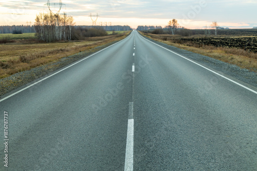 Obraz na plátně A long, empty road with no cars or people