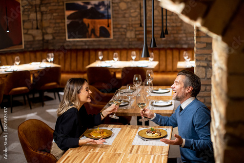 Couple enjoys dinner and dr...