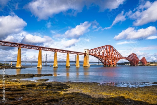Foto Forth Bridge, Queensferry Crossing, Forth Estuary, Scotland, UK