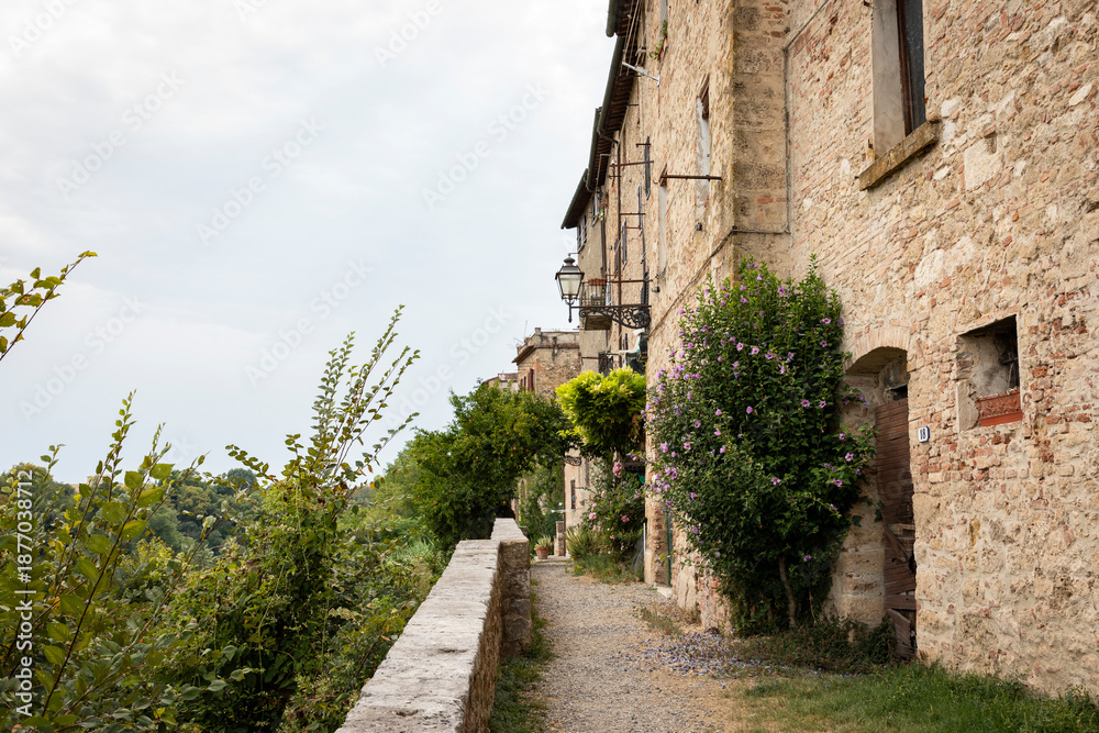 Obraz premium street in the old town of Colle di Val d'Elsa, province of Siena, Tuscany, Italy