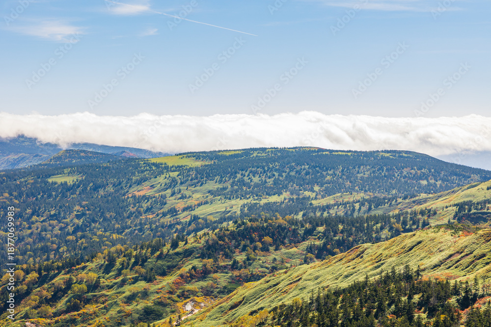 Fototapeta premium 日本の風景・秋 日本百名山 紅葉の八幡平からの眺望
