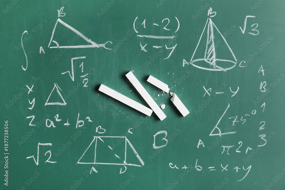 Obraz premium Different drawn geometric figures and math formulas with white chalks on green chalkboard