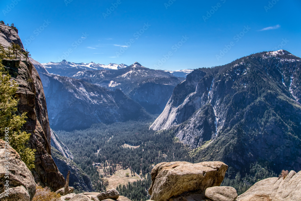 Fototapeta premium The mountains are covered in snow and the sky is clear and blue. The view is breathtaking and serene