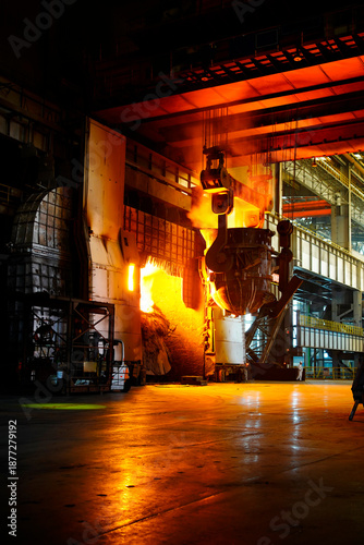 Canvas-taulu High temperature forging site in iron and steel plant