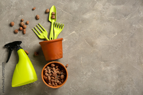 Clay flower pots with garde...