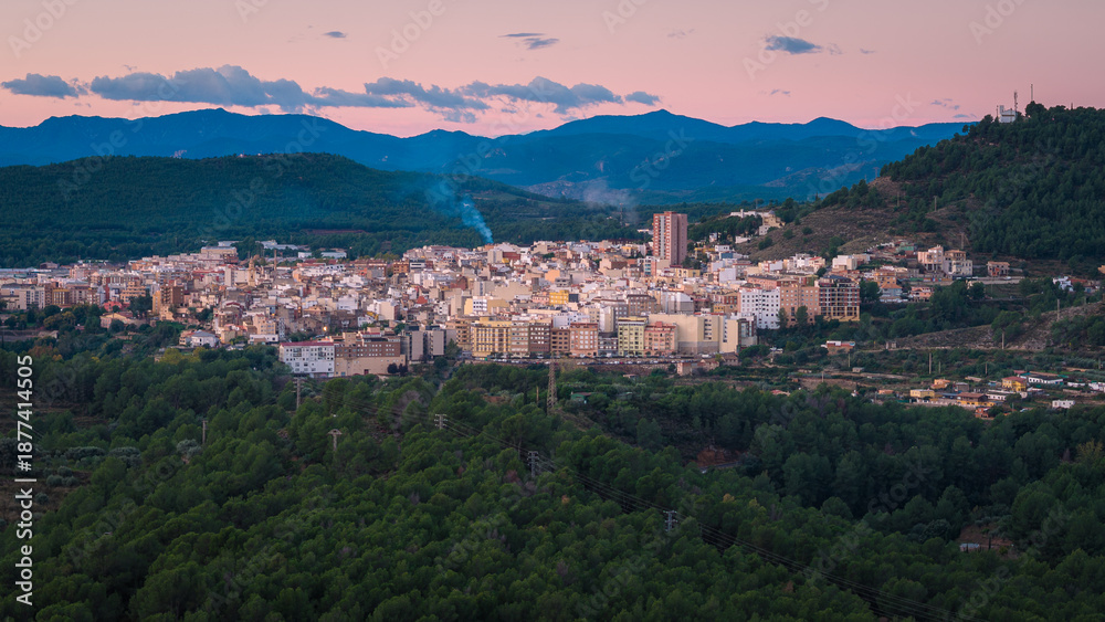 Obraz premium View towards The castle of Alcalatén