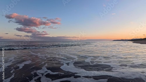 波打ち際の夕景　三重県　七里御浜海岸