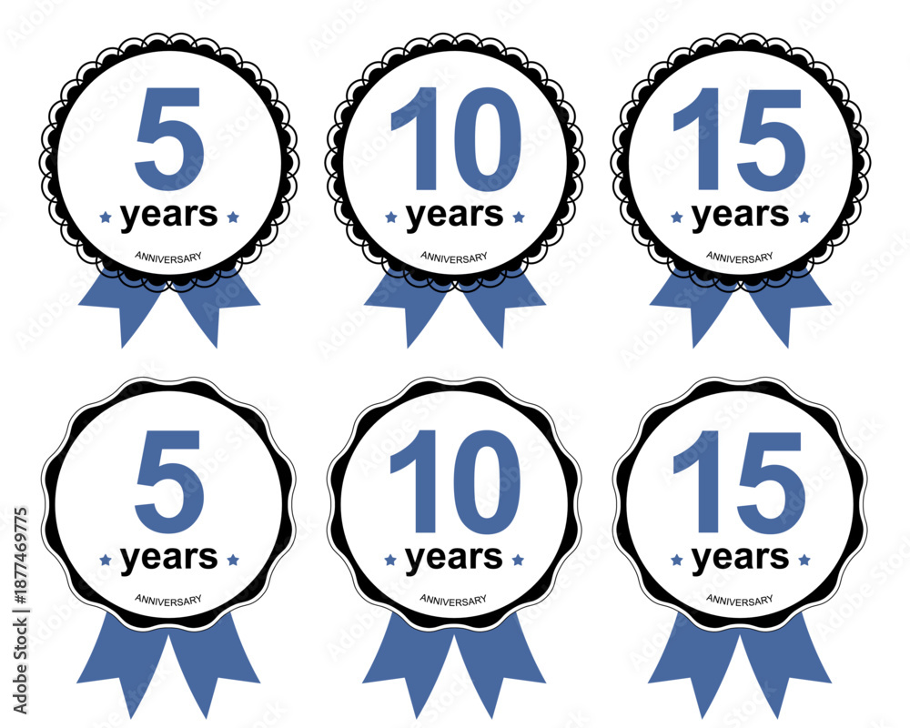 Obraz premium 豪華なゴールドとロイヤルブルーの「アニバーサリー」バッジセット。月桂冠と星の装飾が施された高級感のあるメダル。企業の創立記念、ブランド周年祭、特別会員向けラベルに最適なベクター素材。