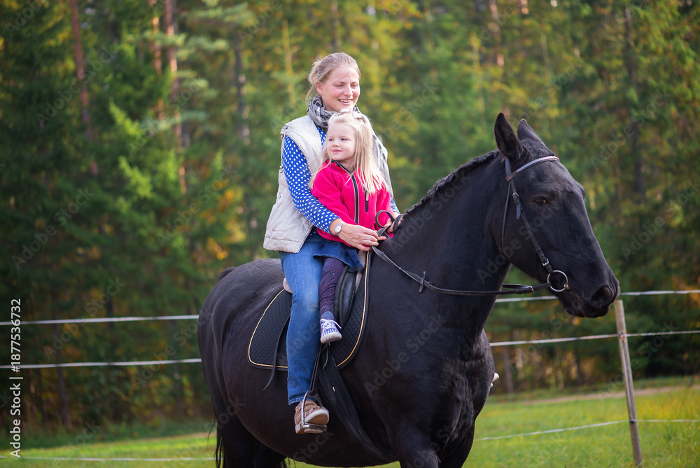 Obraz premium Happy Family Horseback Moment In Rural Landscape