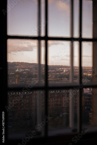 Cuadro en lienzo View through a window in Edinburgh with the cityscape in sharp focus outside, highlighting urban architecture and a natural framed perspective