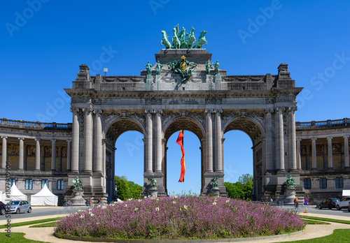 Bilde på lerret Triumphal Arch (Arc de Triomphe) in Parc du Cinquantenaire (Park of the Fiftieth Anniversary in European Quarter in Brussels, Belgium