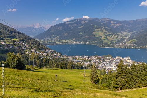Foto Zell am See lake and mountains beautiful landscape in Austria beautiful alpine lakes stunning landscape