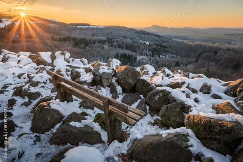 Photos Sonnenuntergang im Winter in der Rhön, der Schafstein im Schnee, kühle Natur im