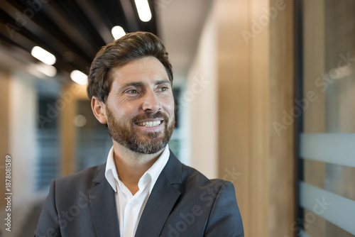 Φωτογραφία Professional businessman looking away, confidently smiling in a modern office, r
