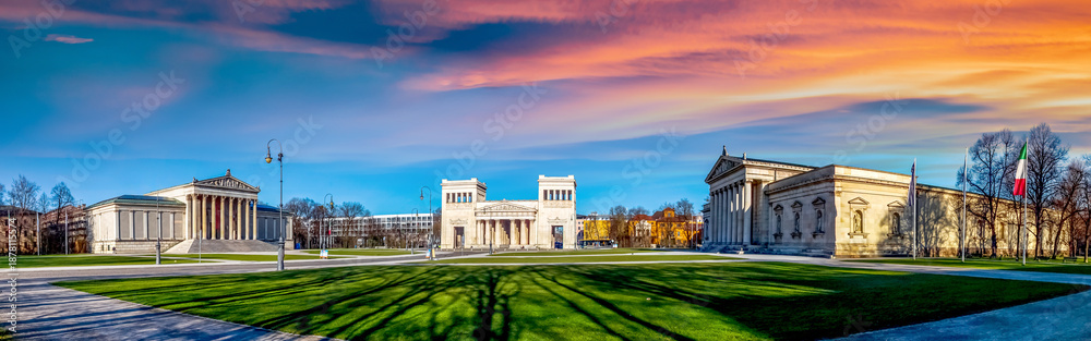 Fototapeta premium Königsplatz, Muenchen, Bayern, Deutschland 