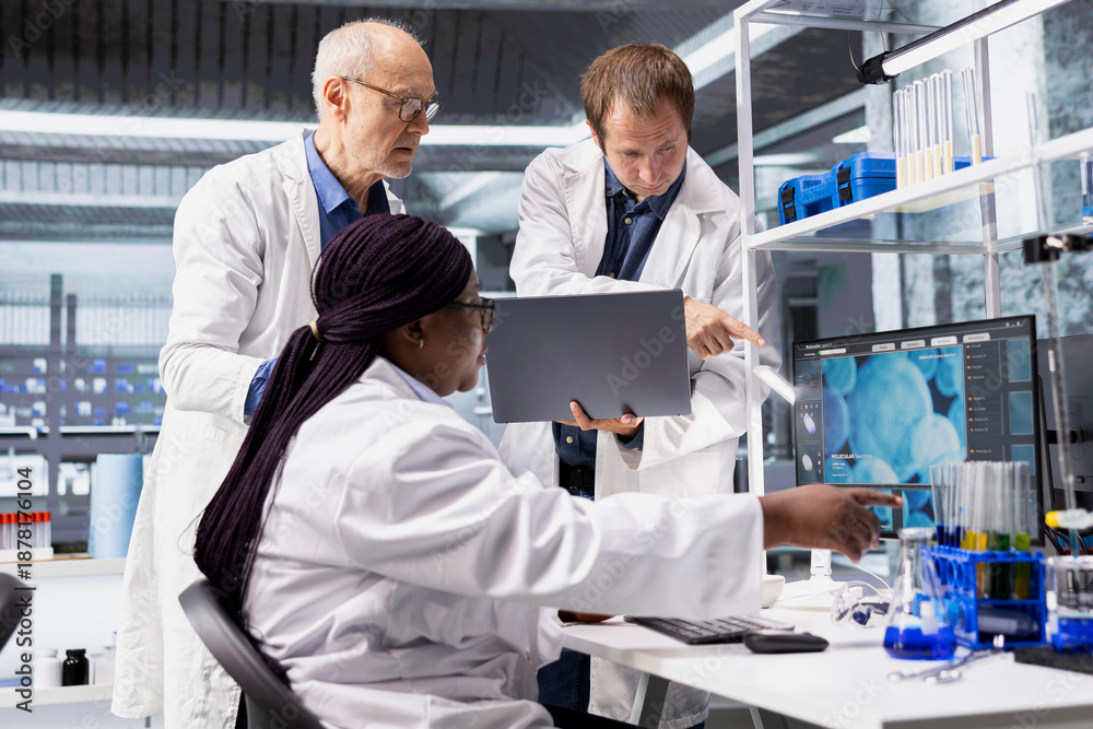 Obraz premium Group of scientists in chemistry lab conducting research study, using molecular analysis tools for experiment. Advanced healthcare, biotechnology research and medical discovery.