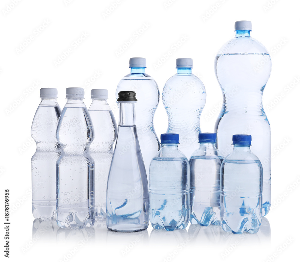 Naklejka premium Water bottles of different sizes isolated on white