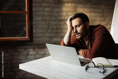 Photos Sleepy office worker feeling drained and exhausted during a busy workday