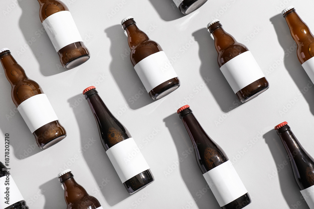 Obraz premium Many bottles of cold beer on grey background