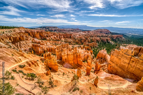 Tableau sur toile A beautiful view of a canyon with many red rocks