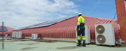 Quadro em tela Technicians are inspecting the air conditioning and refrigeration systems in a commercial building