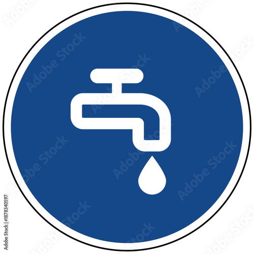 Vektor Illustration eines blauen runden Schildes mit einem weißen Wasserhahn Symbol für Wasser Hygiene Trinkwasser Sanitär und Ressource