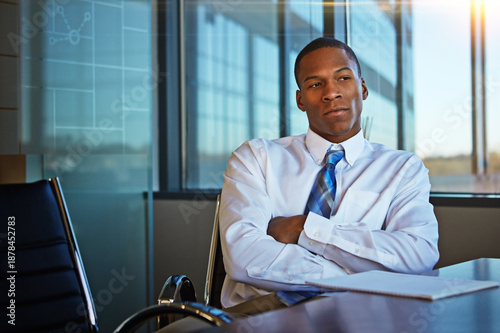 фотографія Arms crossed, business man or thinking at desk for legal planning, lawsuit decision or notepad
