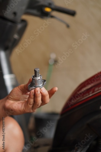 Фотография Motorcycle Mechanic Adjusting Engine Idle