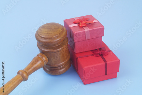 Tablou pe pânză Red gift boxes with judge gavel on blue background