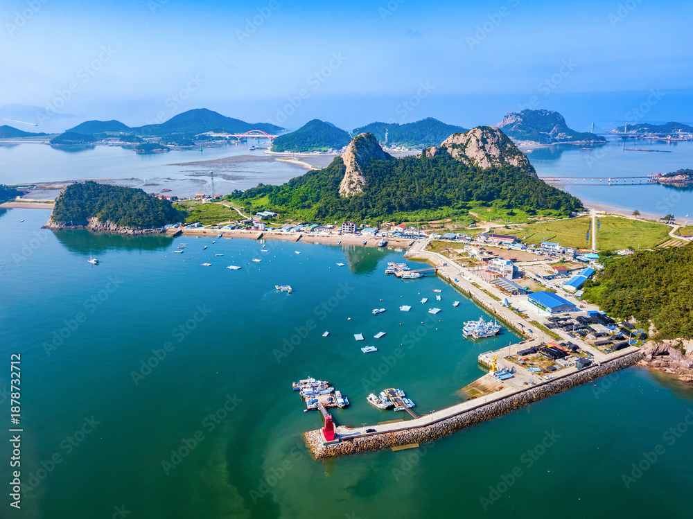 Fototapeta premium 전북 군산시 고군산군도 선유도 어촌 마을