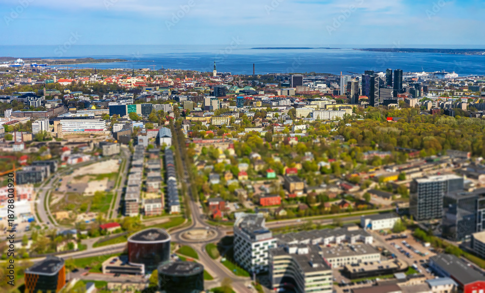Obraz premium Tallinn city skyline with old town and skyscrapers.