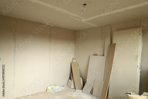 Murs de placo en travaux
