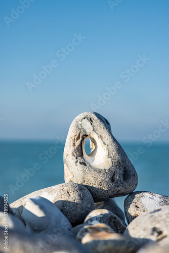 Hühnergott  Lochstein  an der  Nordeuropäischen Küste