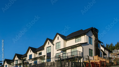 Fotografía Polygon Ridgewood residential area and the cloud of sea from Burke Mountain, Coq