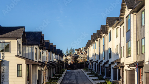 Photos Polygon Ridgewood residential area and the cloud of sea from Burke Mountain, Coq