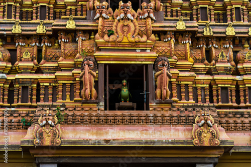 Slika na platnu La splendeur dorée du temple hindou- Nallur temple Jaffna Sri lanka