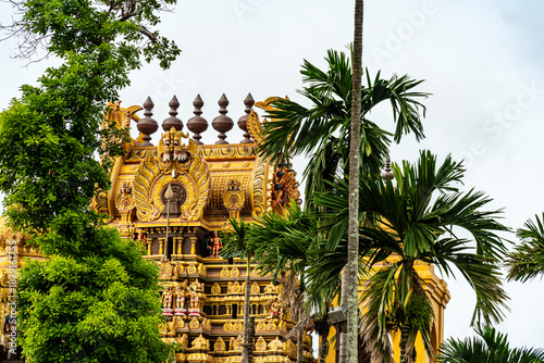Schilderij op canvas La splendeur dorée du temple hindou- Nallur temple Jaffna Sri lanka