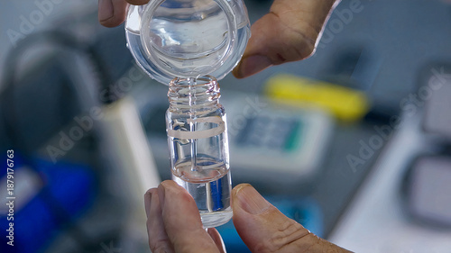 Tablou pe pânză Process of packaging chemical solutions in glass bottles