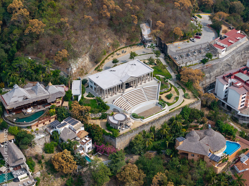 Fotografija Aerial view of El Parthenon, mansion of Arturo El Negro Durazo in Zihuatanejo