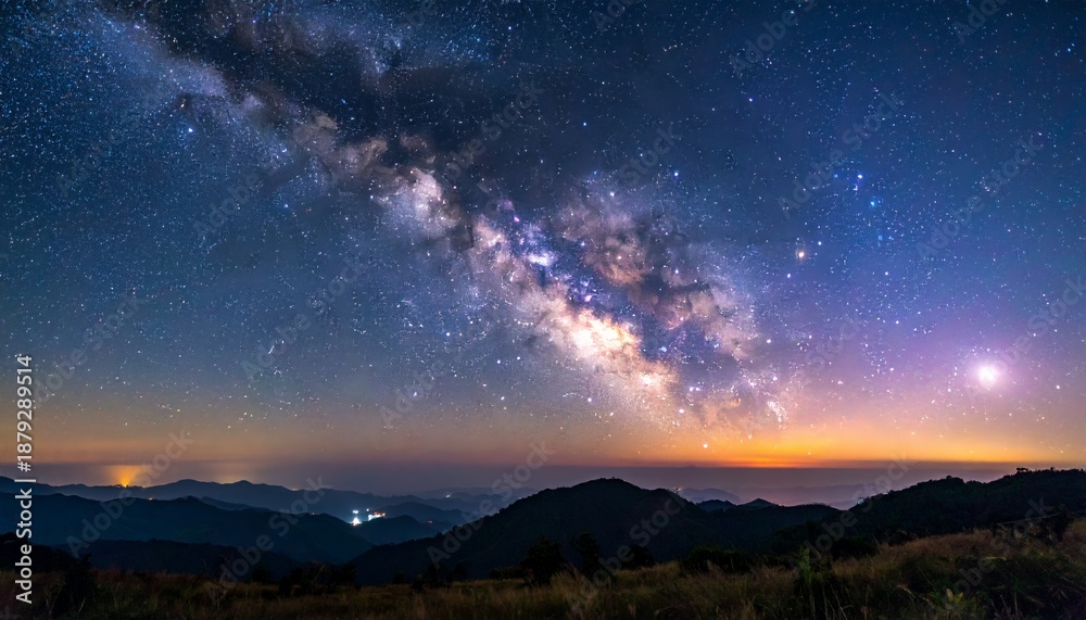 Obraz premium Milky Way over the mountains - A celestial spectacle of stars.