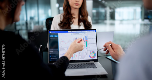 Billede på lærred Diverse Team Uses Technology For Predictive Data Analytics