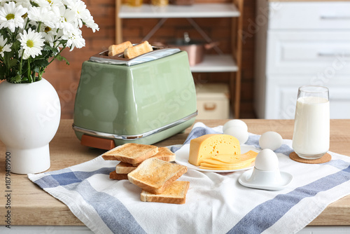 Modern toaster with crispy ...